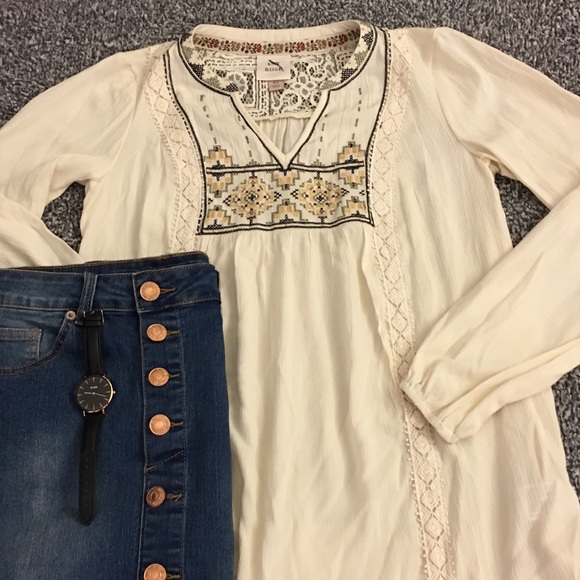 Knox Rose Tops - LIKE NEW  | Know Rose | top | embroidery detail